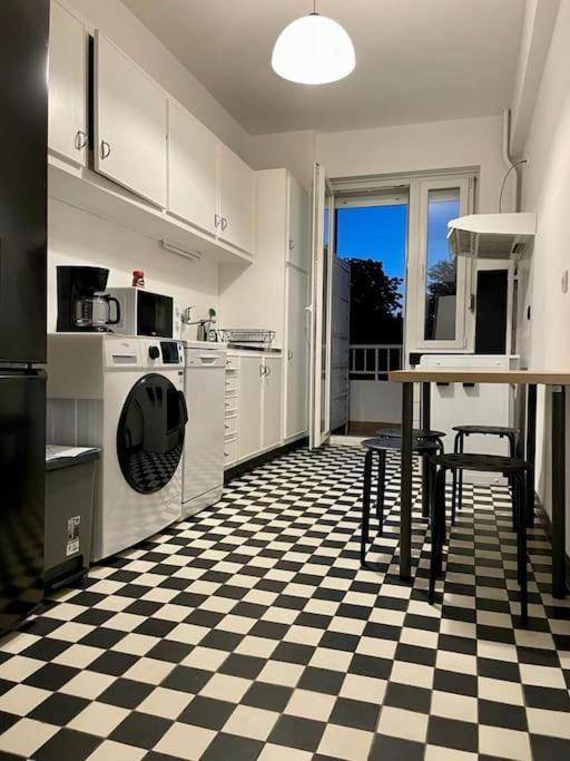 بروكسل Spacious Apartment Next To Parc Du Cinquantenaire المظهر الخارجي الصورة